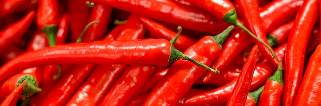Zdjęcie stos gorący chili pieprzy tło