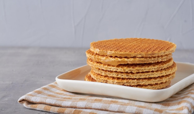 Stos Holenderskich Gofrów Stroopwafel Syrop Wafel Wafel Karmelowy