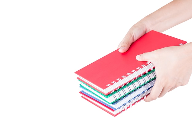 stos kolorowych notebooków w ręku.