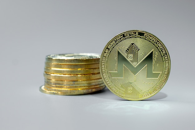 Stos kryptowalut Golden Monero XMR, Crypto to pieniądz cyfrowy w sieci blockchain