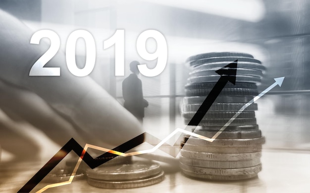Stos monet na koncepcję inwestycji finansowych i bankowych Rok wzrostu gospodarczego 2019