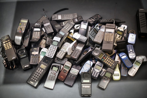 Stos Starych Telefonów Komórkowych