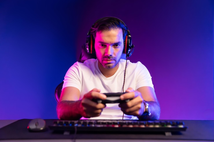 Zdjęcie streamer do gier koncentrujący graczy z kontrolą joystick