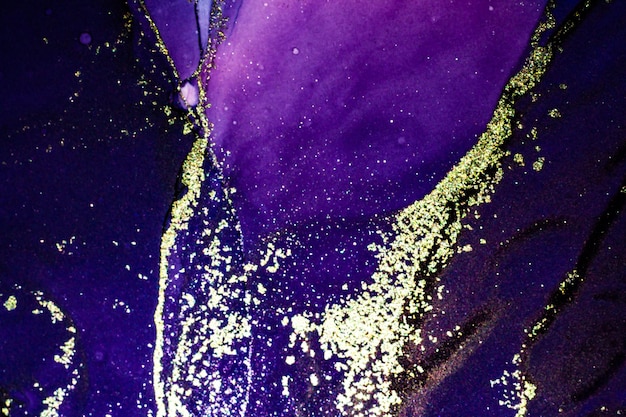 Streszczenie Jasny Błyszczący Kolor Płynnego Tła Ręcznie Rysowane Obraz Alkoholowy Ze Złotymi Smugami Tekstury Płynnego Atramentu Do Projektowania Tła W Wysokiej Rozdzielczości