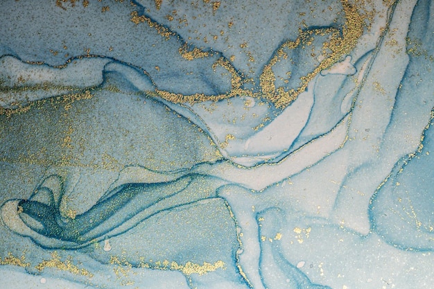 Streszczenie jasny błyszczący kolor płynnego tła ręcznie rysowane obraz alkoholowy ze złotymi smugami tekstury płynnego atramentu do projektowania tła w wysokiej rozdzielczości