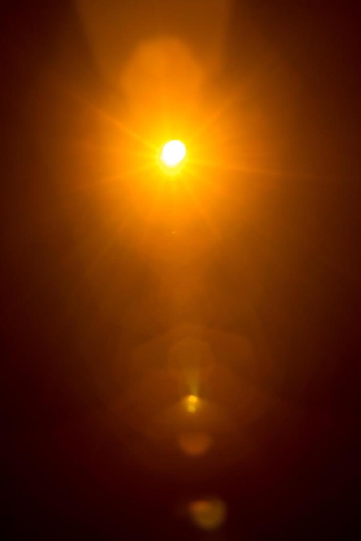 Zdjęcie streszczenie natural sun pochodni na czarno