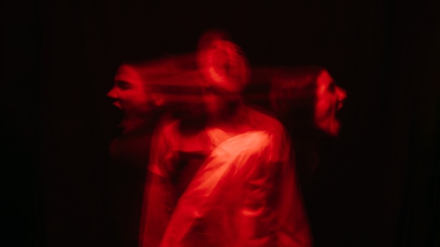 Streszczenie rozmyty portret kobiety psychozy z zaburzeniami afektywnymi dwubiegunowymi i schizofrenicznymi