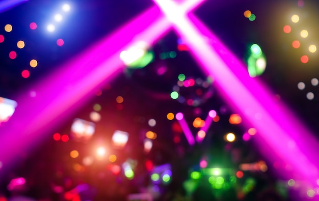 Zdjęcie streszczenie tło z rozmytym bokeh pokazu laserowego w nowoczesnym klubie nocnym disco party