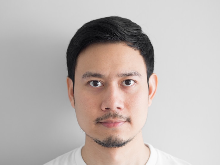 Strzał głową normalnej twarzy Asian Man.