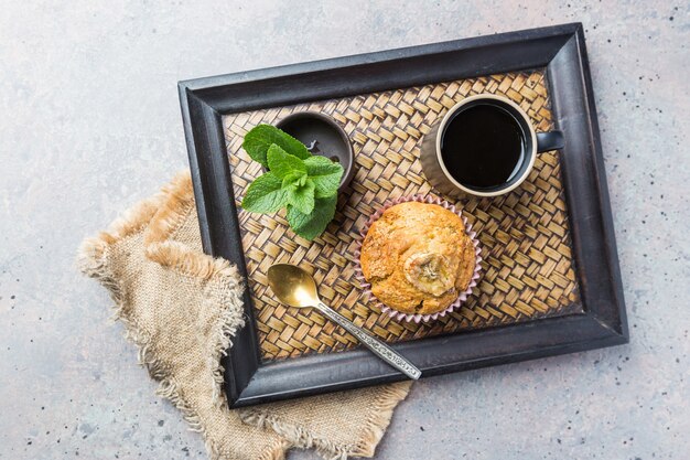 Strzał Z Muffinką I Filiżanką Kawy