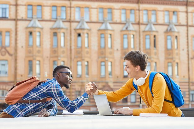 Studenci Zagraniczni Drżenie Rąk