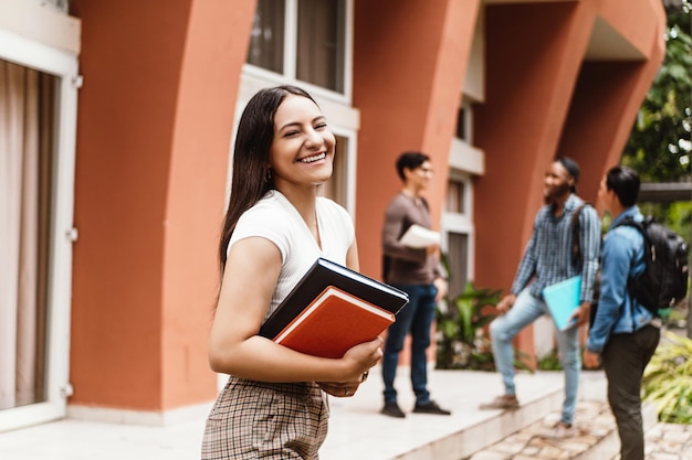 Studentka college'u z książkami