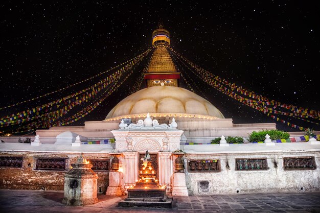 Stupa Bodhnath w nocy