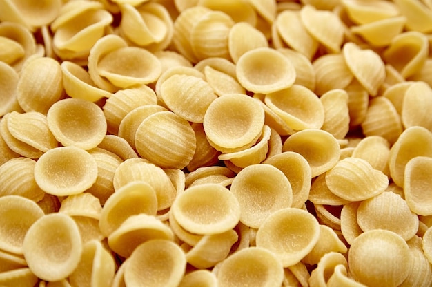 Suche, niegotowane orecchiette włoskie makarony