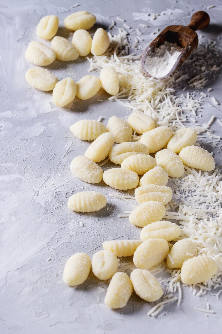 Surowe niegotowane gnocchi ziemniaczane