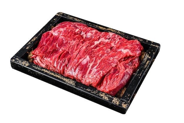 Surowe świeże mięso wołowe, mięso i zioła w drewnianej tacce, izolowane na białym tle