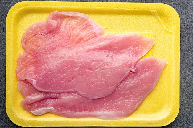 surowy filet z indyka mięso drób świeża dieta przekąska zdrowy posiłek jedzenie na stole kopia przestrzeń jedzenie