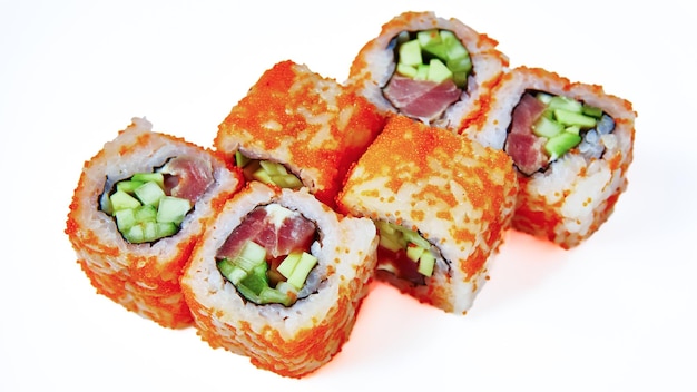 Sushi california roll z tuńczykiem w kawiorze