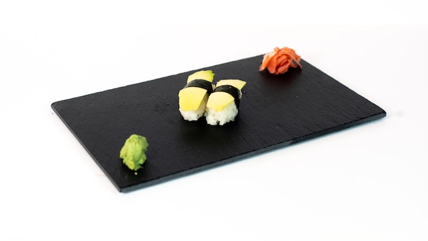 Sushi De Aguacate Sobre Tabla Negra