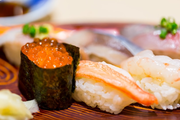 Sushi japońskie jedzenie w sztuce.
