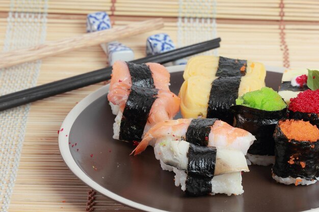 Sushi japońskie jedzenie