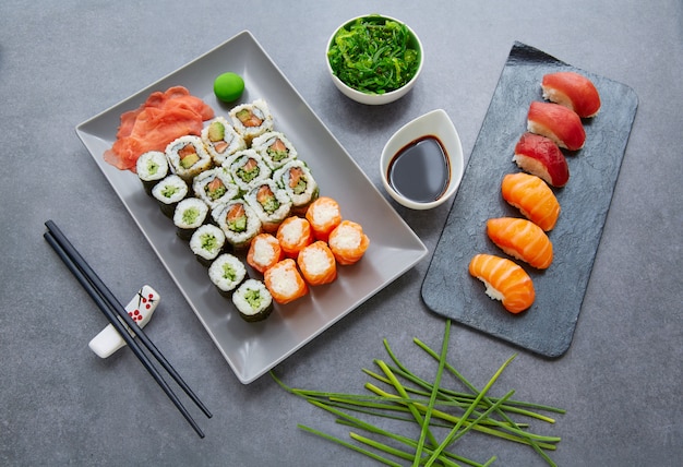 Sushi Maki I Niguiri Sos Sojowy I Wasabi