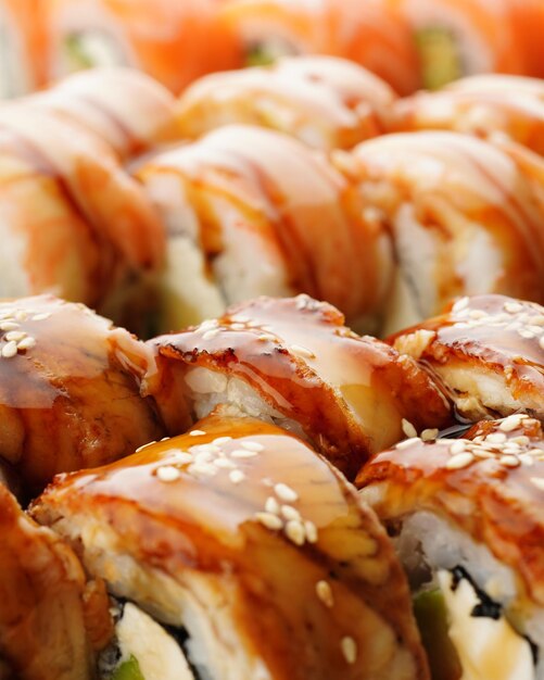 Zdjęcie sushi roll japońskie jedzenie morskie