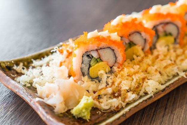 sushi roll - japońskie jedzenie