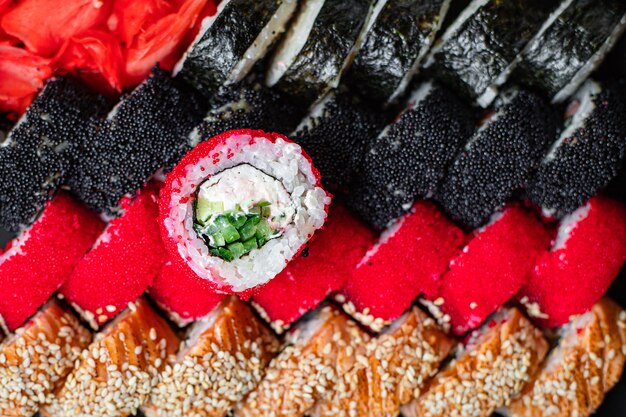 Sushi Rolls Zestaw łososia, Pstrąga, Tuńczyka, Kawioru Tobiko, Nori I Innych