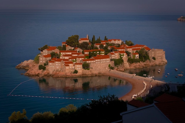 Sveti Stefan to miejscowość wypoczynkowa i wyspa w gminie Budva Czarnogóra