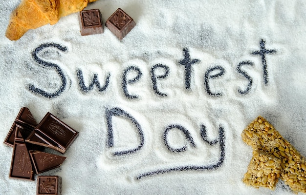 Sweetest Day Sweets Day światowy Dzień Słodyczy Pocztówka Cukier Napis Czekoladowe Orzechy Rogaliki