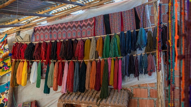 swetry, poncza i sploty andyjskie z kolorowymi wzorami, Cusco