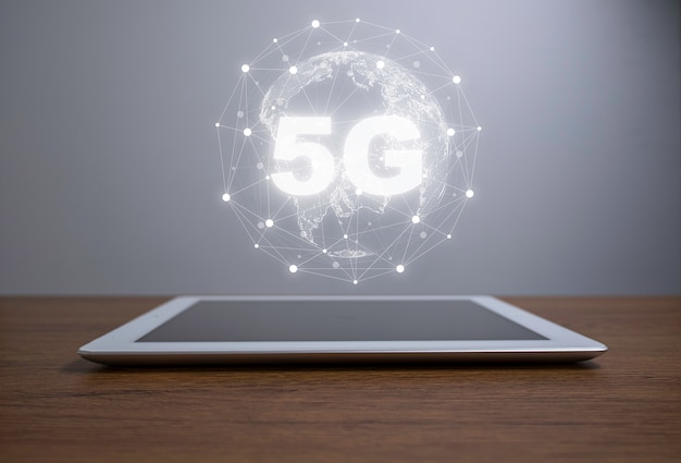 Świat Wirtualny Z Połączeniem 5g Na Tablecie.