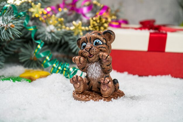 Świąteczna czekoladowa zabawka na śniegu czekoladowa zabawka w kształcie tygrysiego symbolu roku