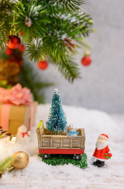 Świąteczna dekoracja w domu. Święta Bożego Narodzenia i Nowego Roku na ferie zimowe.