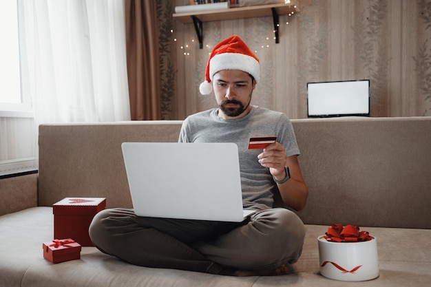 Świąteczne wyprzedaże zakupów online i promocje rabatowe w okresie świątecznym