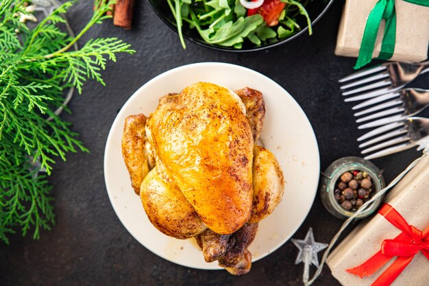 świąteczny kurczak lub mięso z indyka nowy rok stół poczęstunek kokietka z kurczaka świeża przekąska posiłek