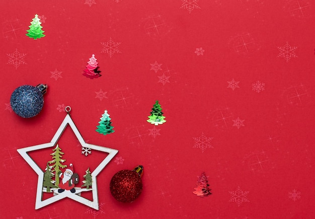 Świąteczny obraz, baner, pocztówka na Boże Narodzenie i Nowy Rok z dekoracjami świątecznymi