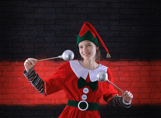 świąteczny portret dziewczyny elf