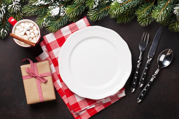 Świąteczny talerz obiadowy sztućce z jodły na prezent