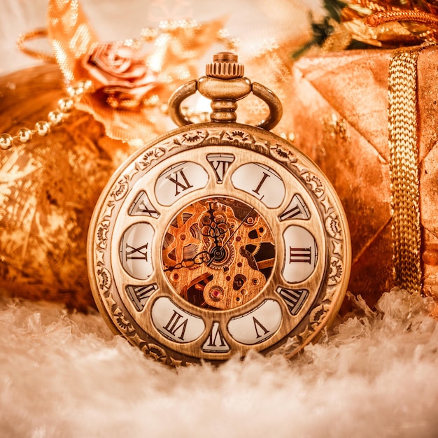 Zdjęcie Świąteczny zegarek kieszonkowy martwa natura.