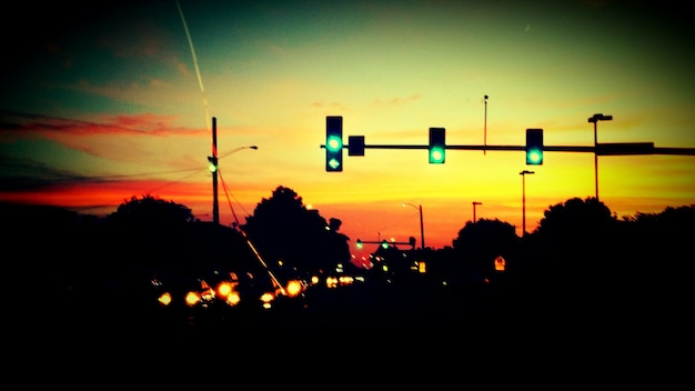 Zdjęcie Światło uliczne na tle nocnego nieba