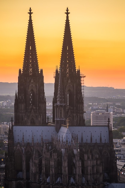 Światowe dziedzictwo katedry w Kolonii o zachodzie słońca