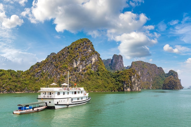 Światowe Dziedzictwo Naturalne Zatoka Halong, Wietnam