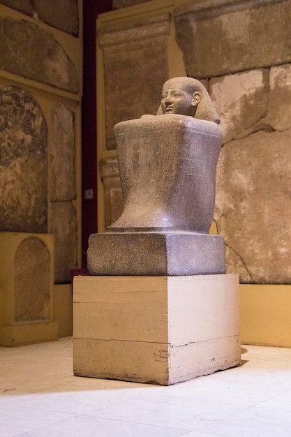 Światowej sławy starożytne eksponaty w Muzeum Egipskim w Kairze w Egipcie