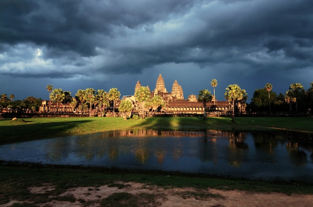 Świątynia Angkor Wat Przed Zachodem Słońca