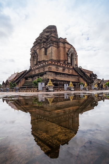 Świątynia Chedi Luang Chiang Mai