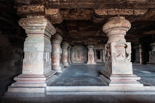 Świątynia Kailasa lub Kailash Jaskinie Ellora