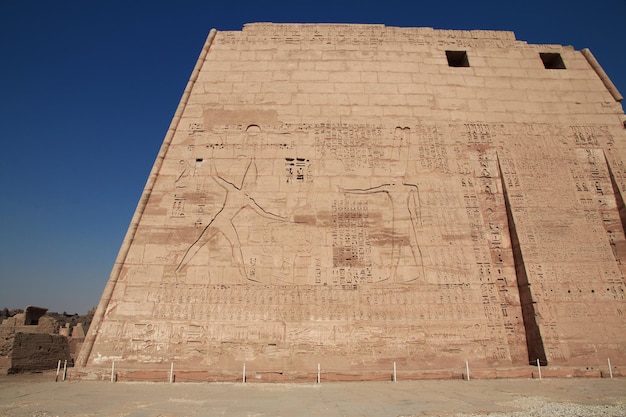 Świątynia Medinet Habu w Luksorze w Egipcie