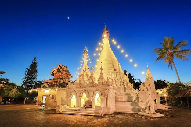 Świątynia Phra That Doi Kong Mu w Mae Hong Son, Tajlandia